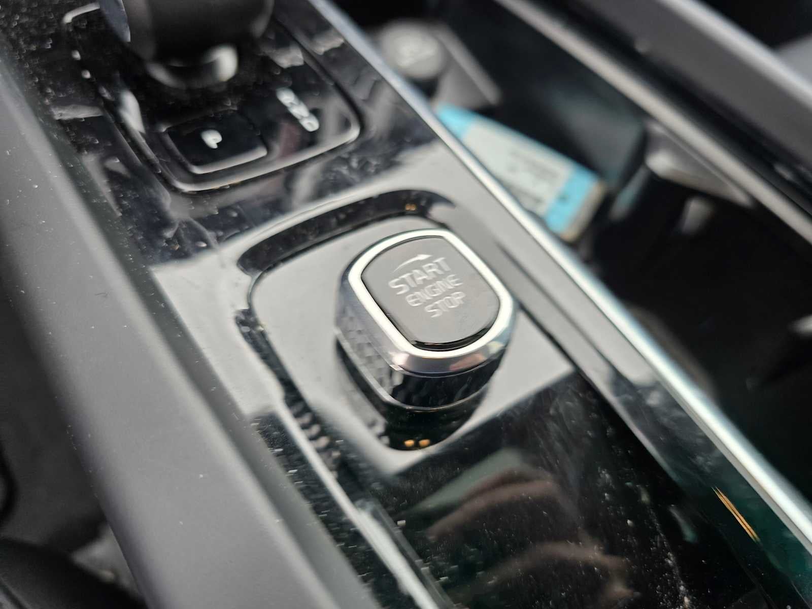 2025 Volvo XC60 Core