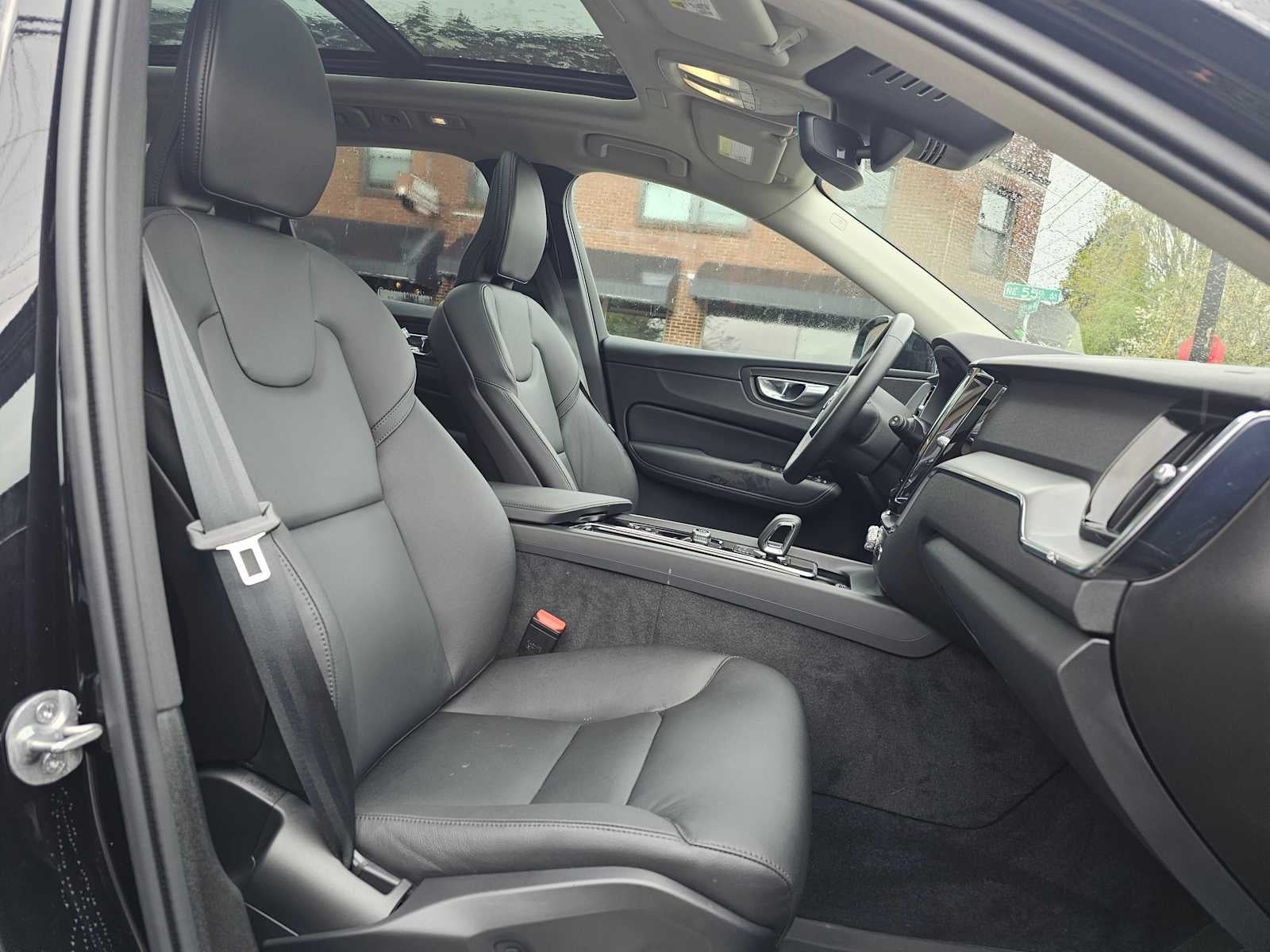 2025 Volvo XC60 Core