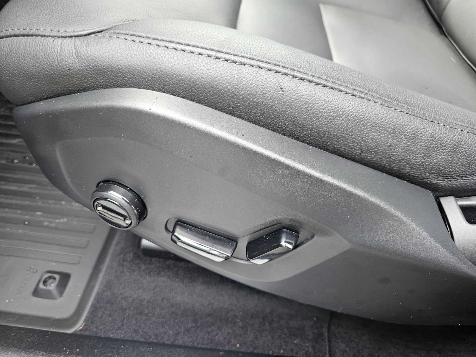 2025 Volvo XC60 Core