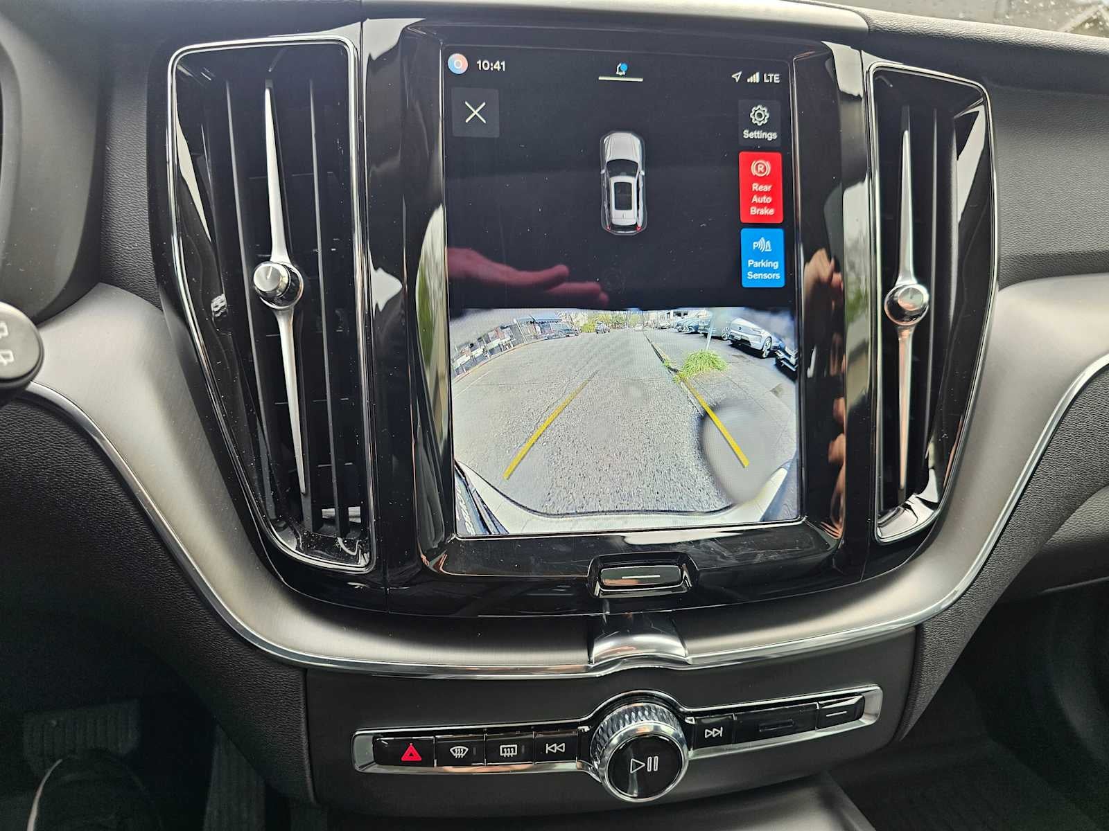 2025 Volvo XC60 Core