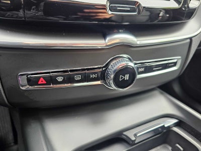 2025 Volvo XC60 Core