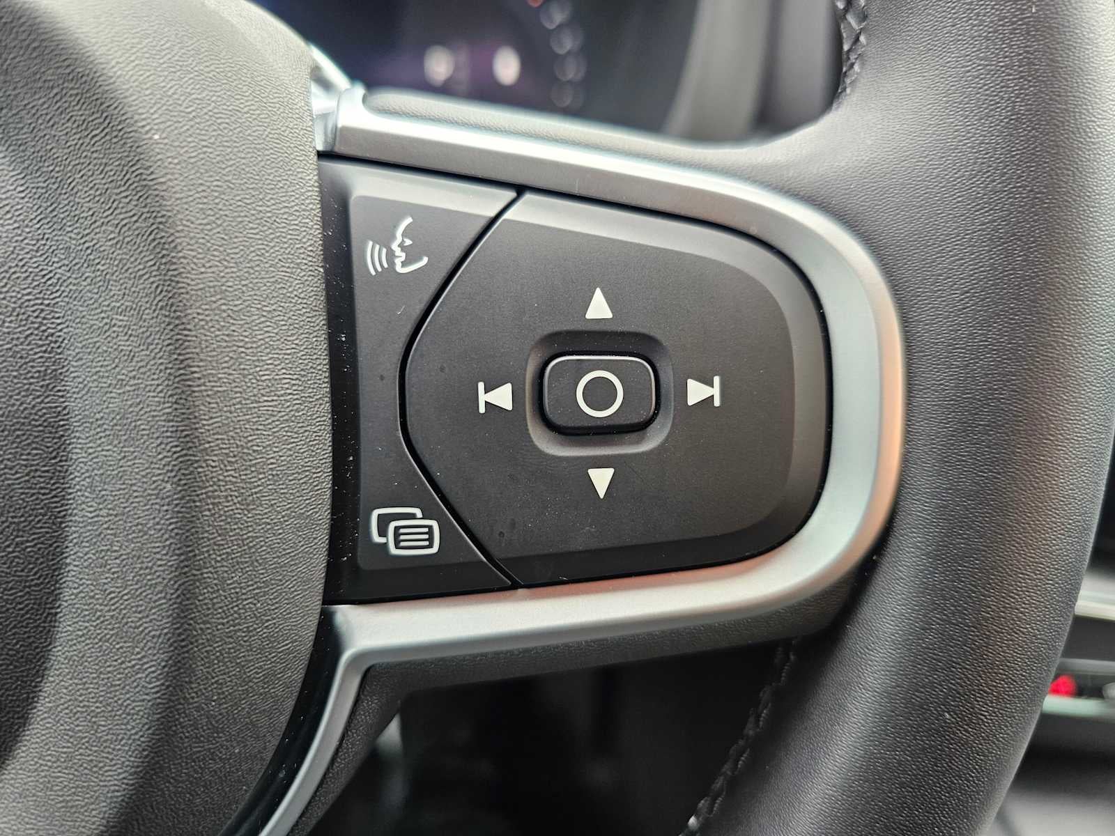 2025 Volvo XC60 Core