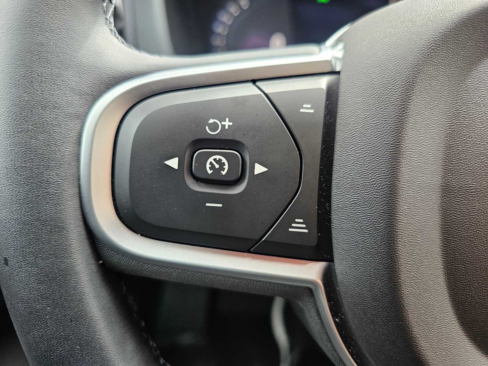 2025 Volvo XC60 Core