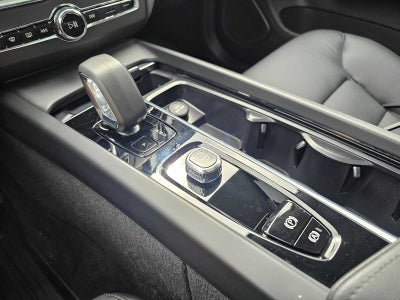 2025 Volvo XC60 Core