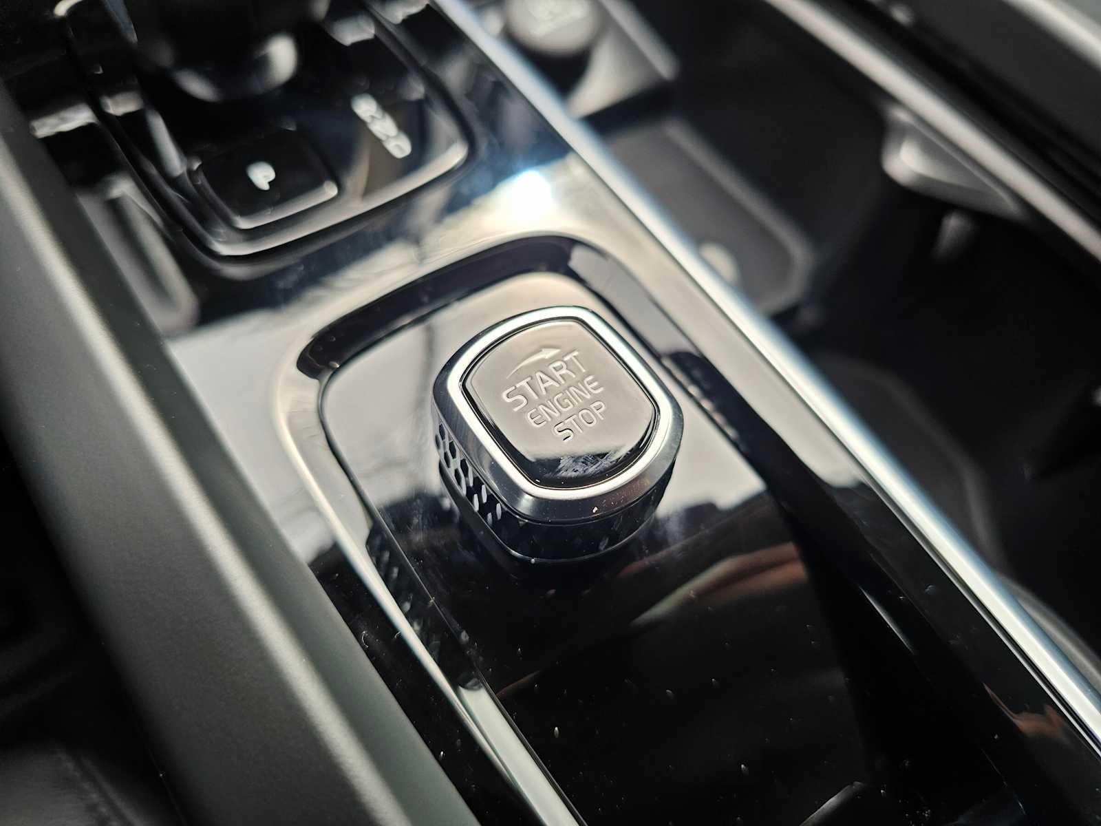 2025 Volvo XC60 Core