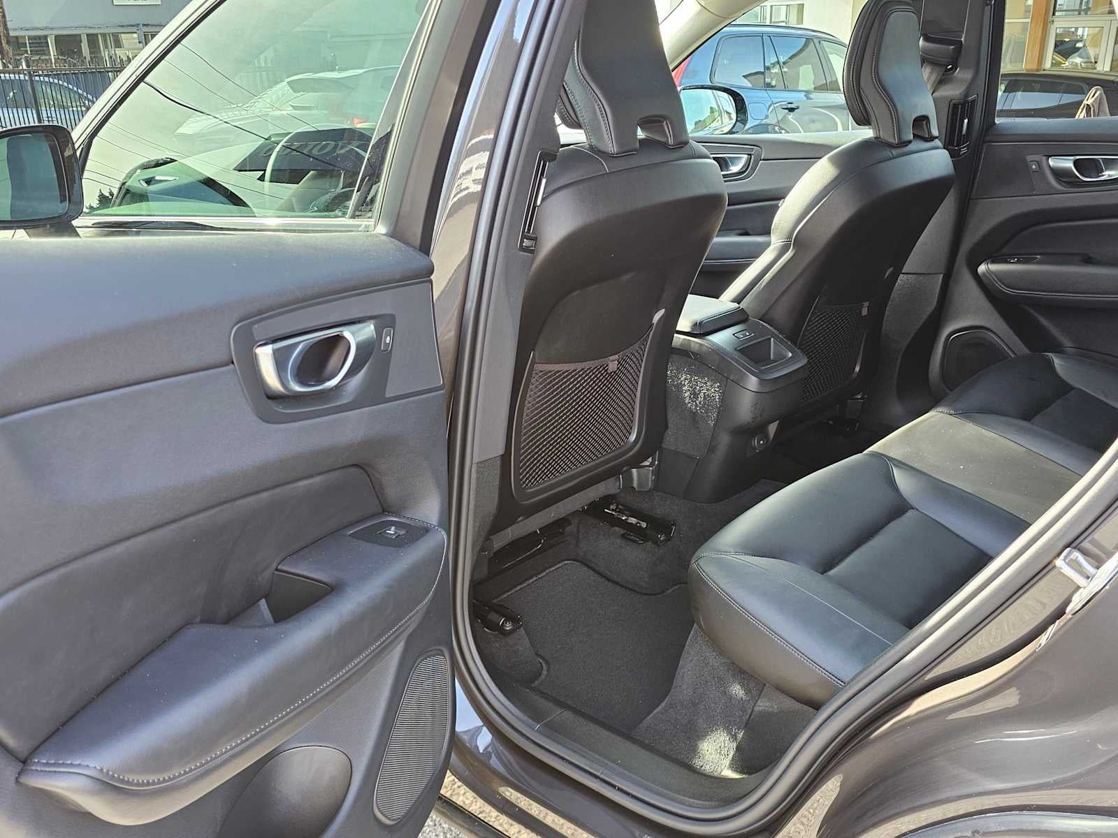 2025 Volvo XC60 Core