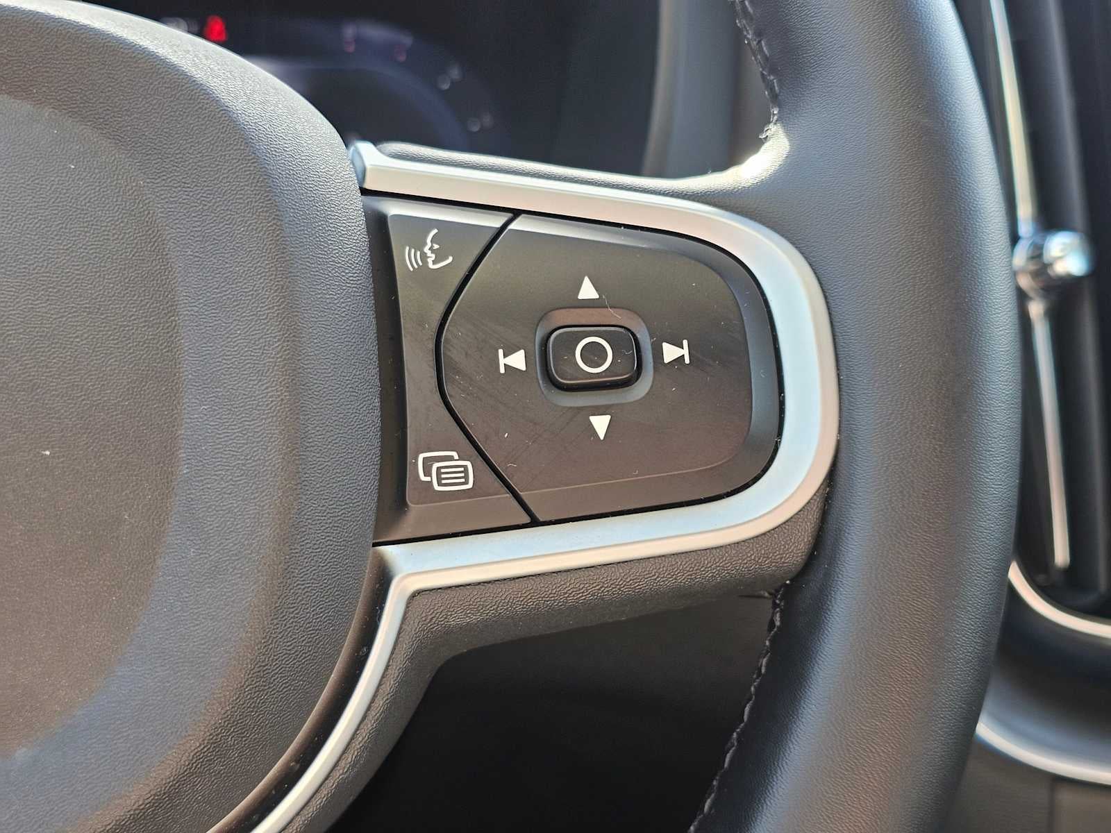 2025 Volvo XC60 Core