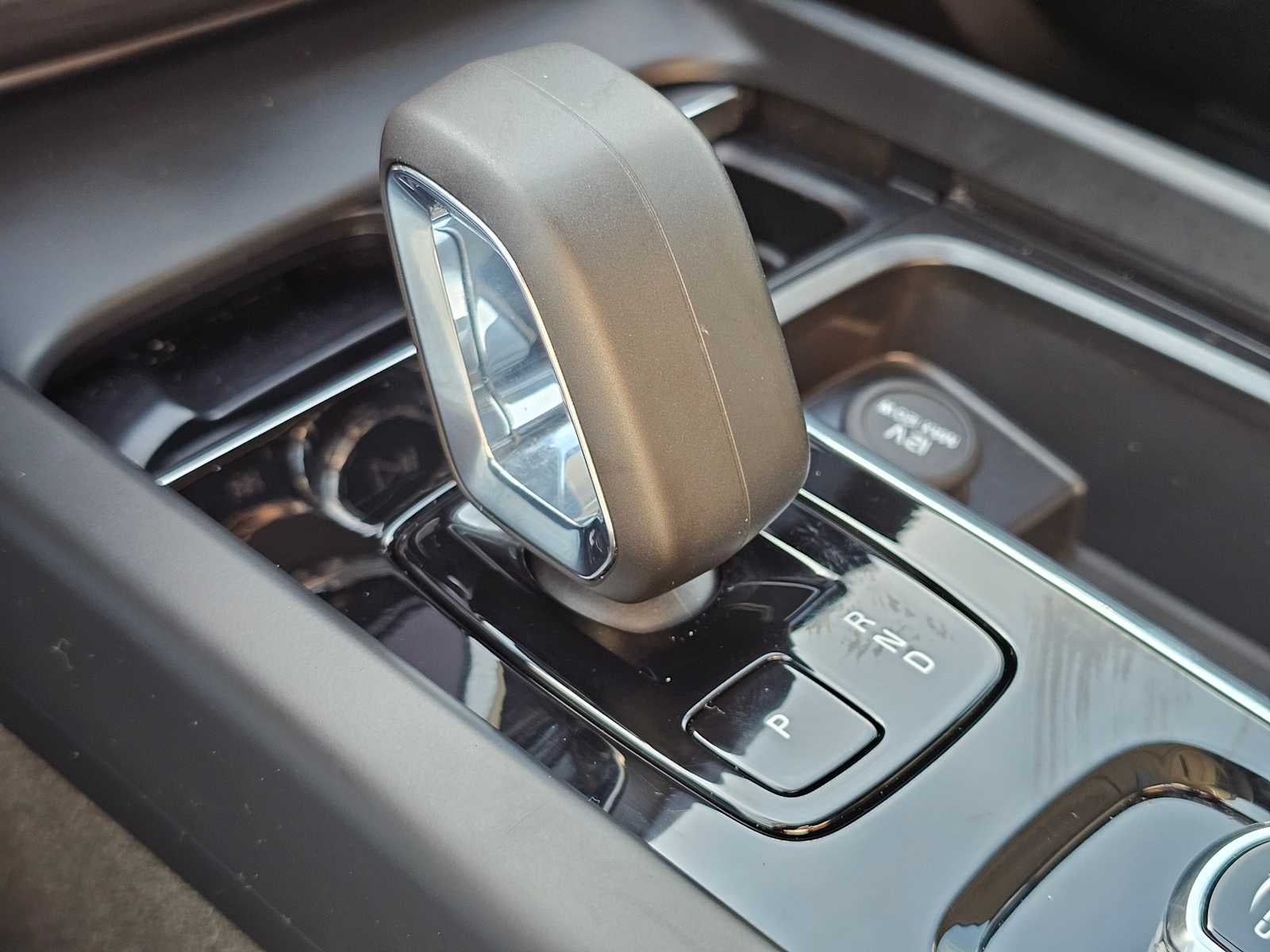 2025 Volvo XC60 Core