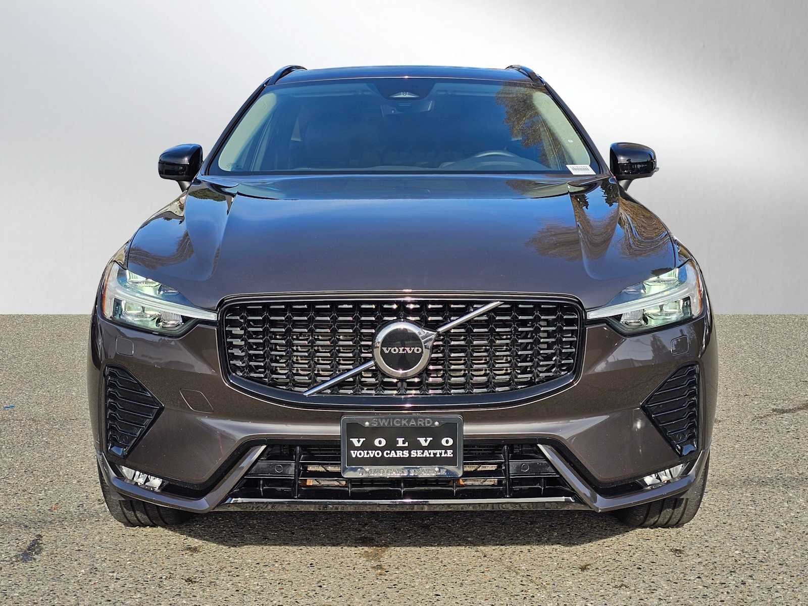 2025 Volvo XC60 Core