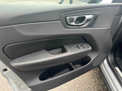 2025 Volvo XC60 Core