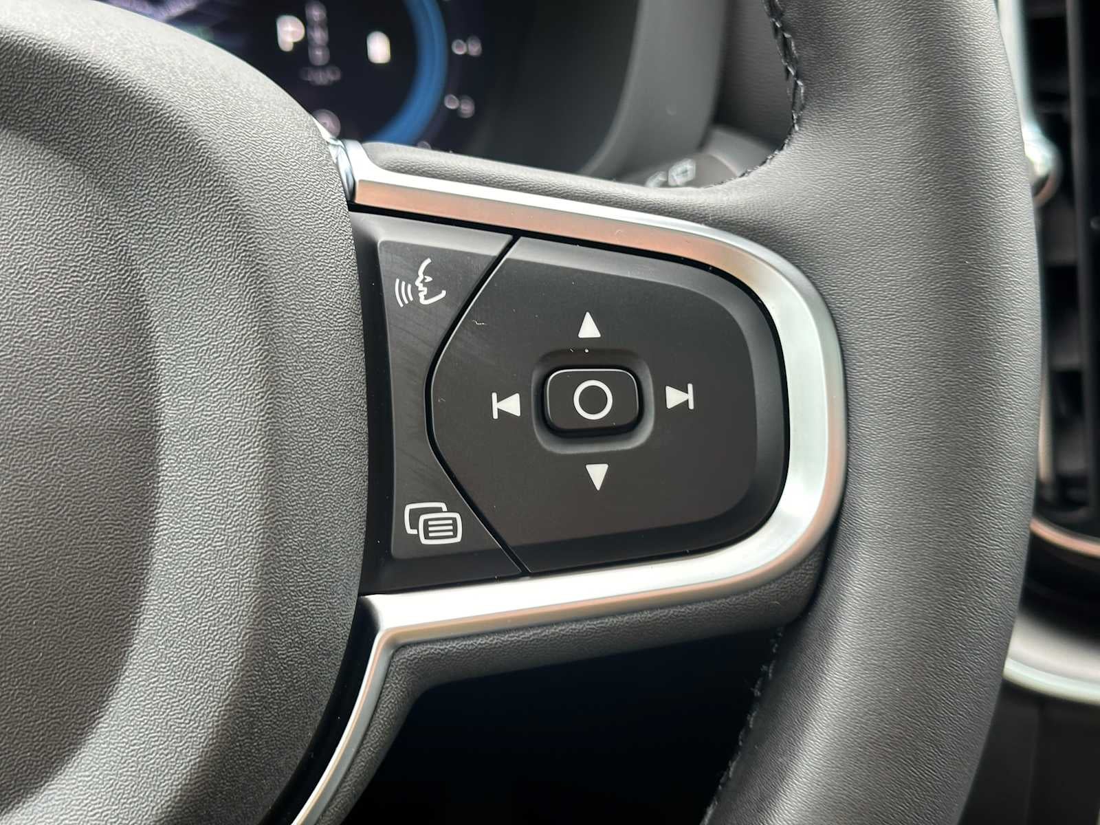 2025 Volvo XC60 Core