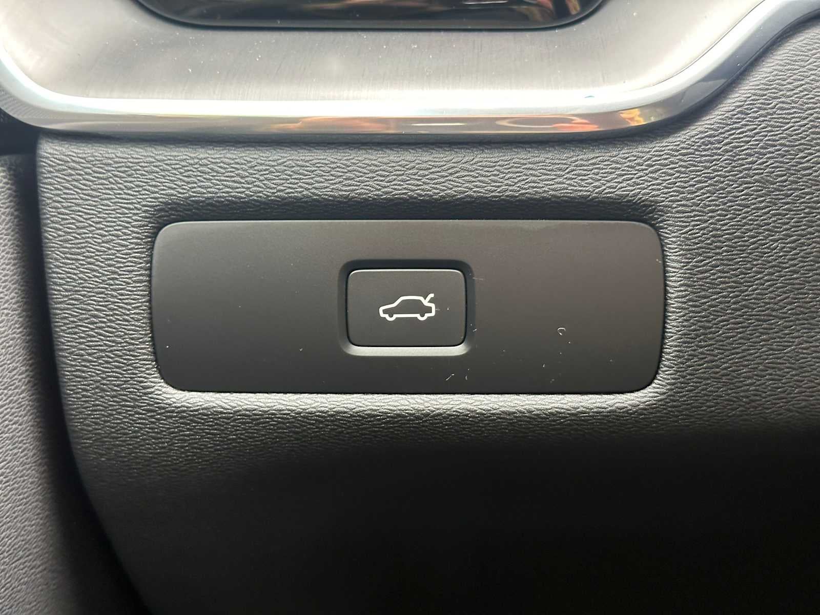 2025 Volvo XC60 Core