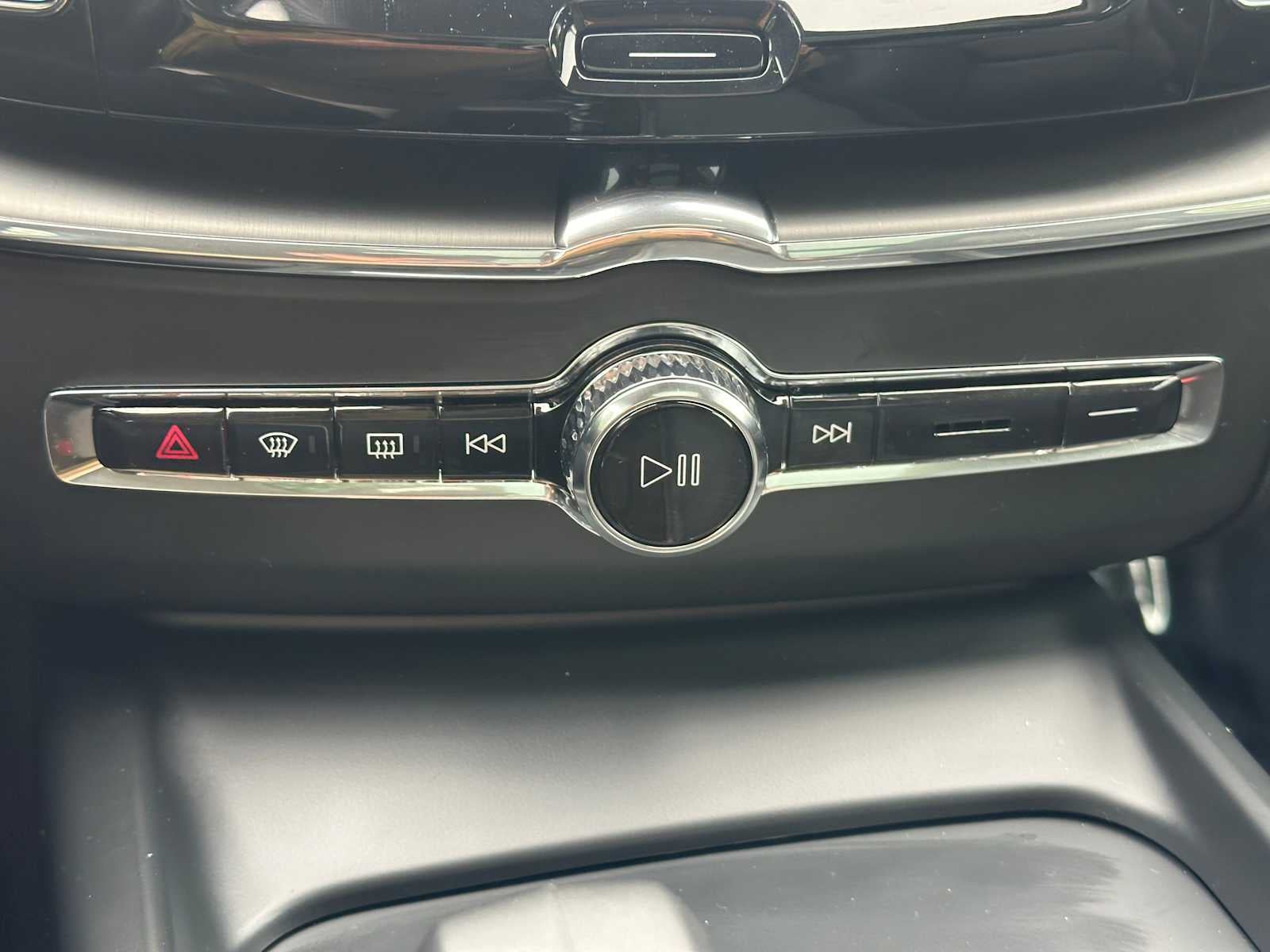 2025 Volvo XC60 Core