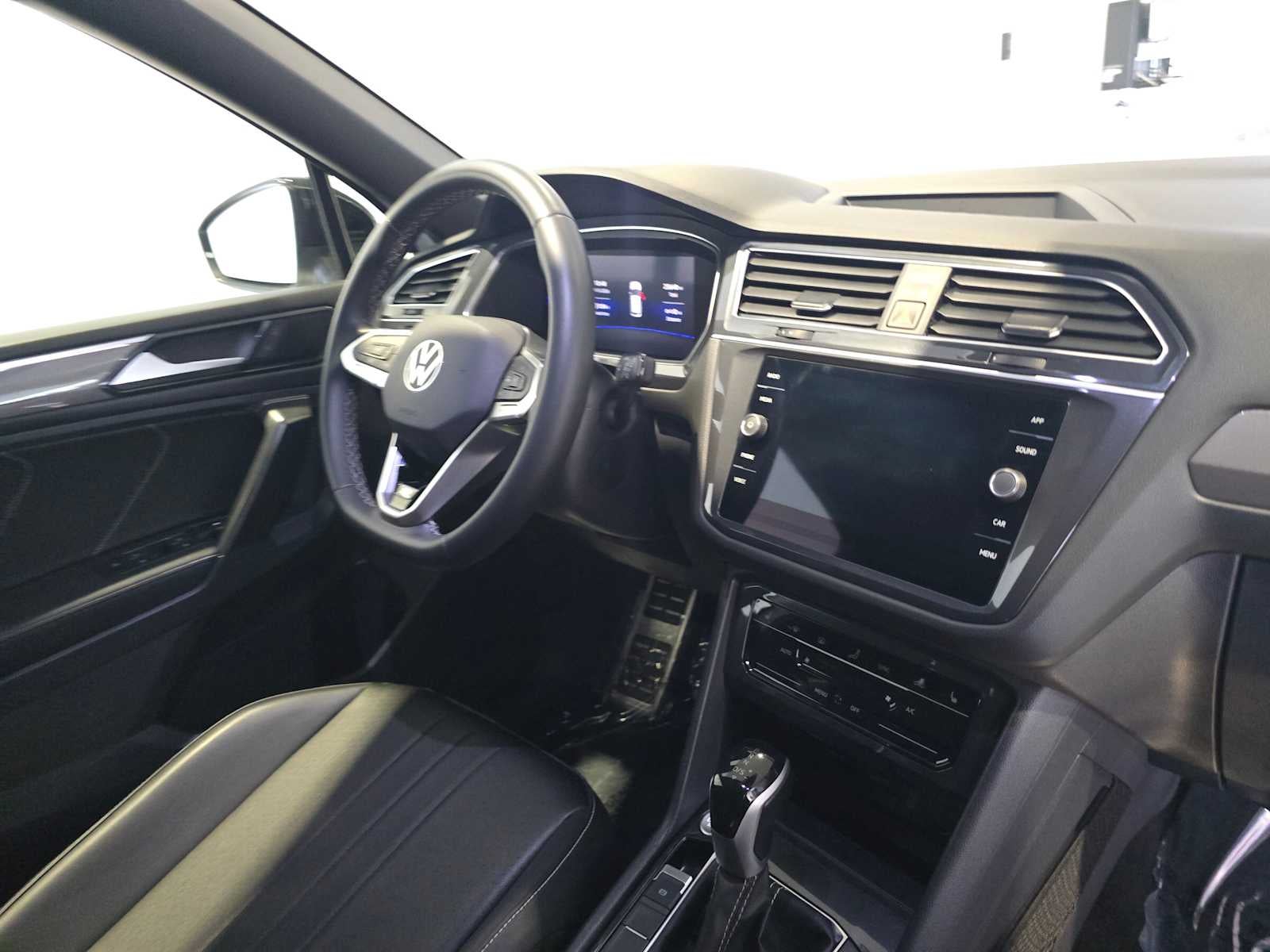 2023 Volkswagen Tiguan SE R-Line Black
