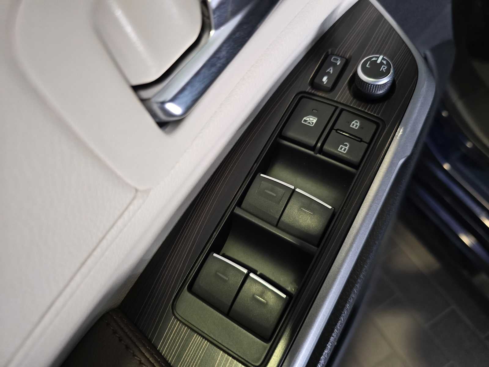 2023 Toyota Sienna Platinum