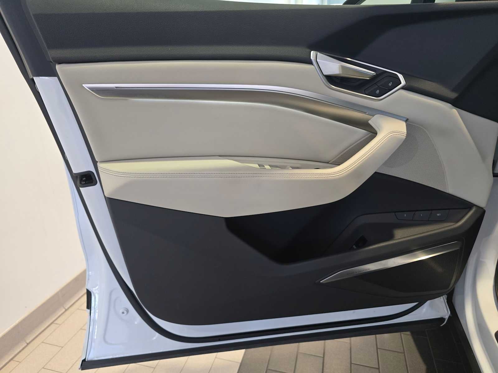 2024 Audi Q8 e-tron Premium Plus