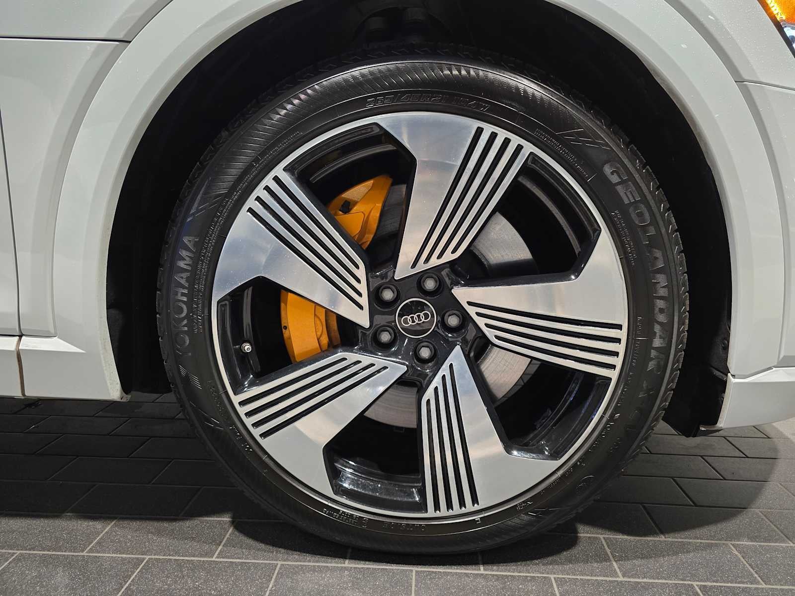 2023 Audi e-tron Premium Plus