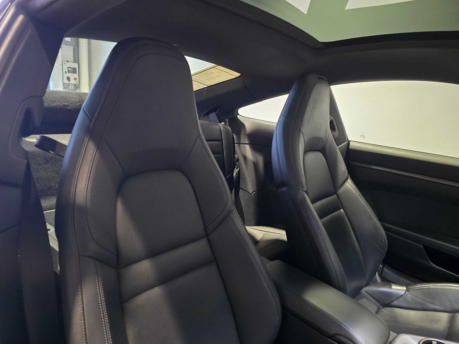 2020 Porsche 911 Carrera