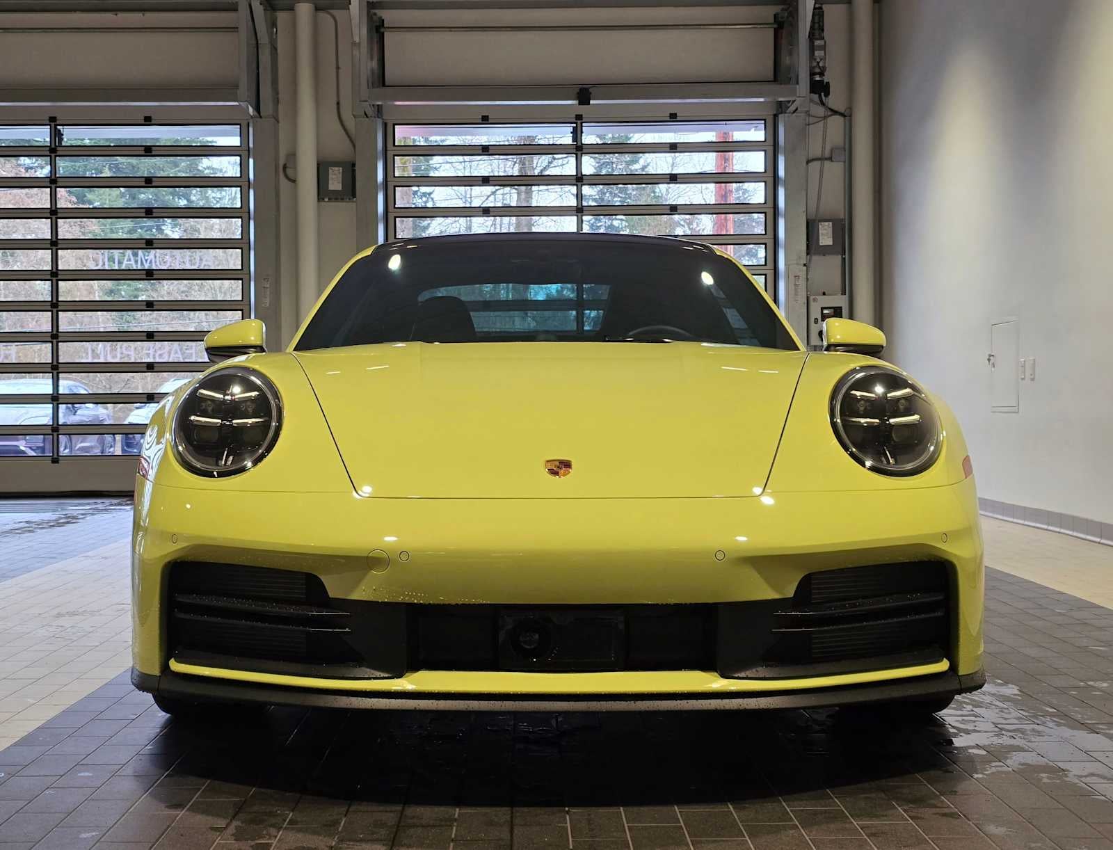 2025 Porsche 911 Carrera