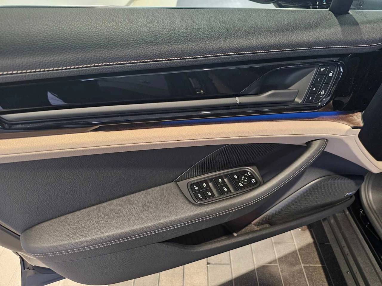 2025 Porsche Panamera Panamera 4