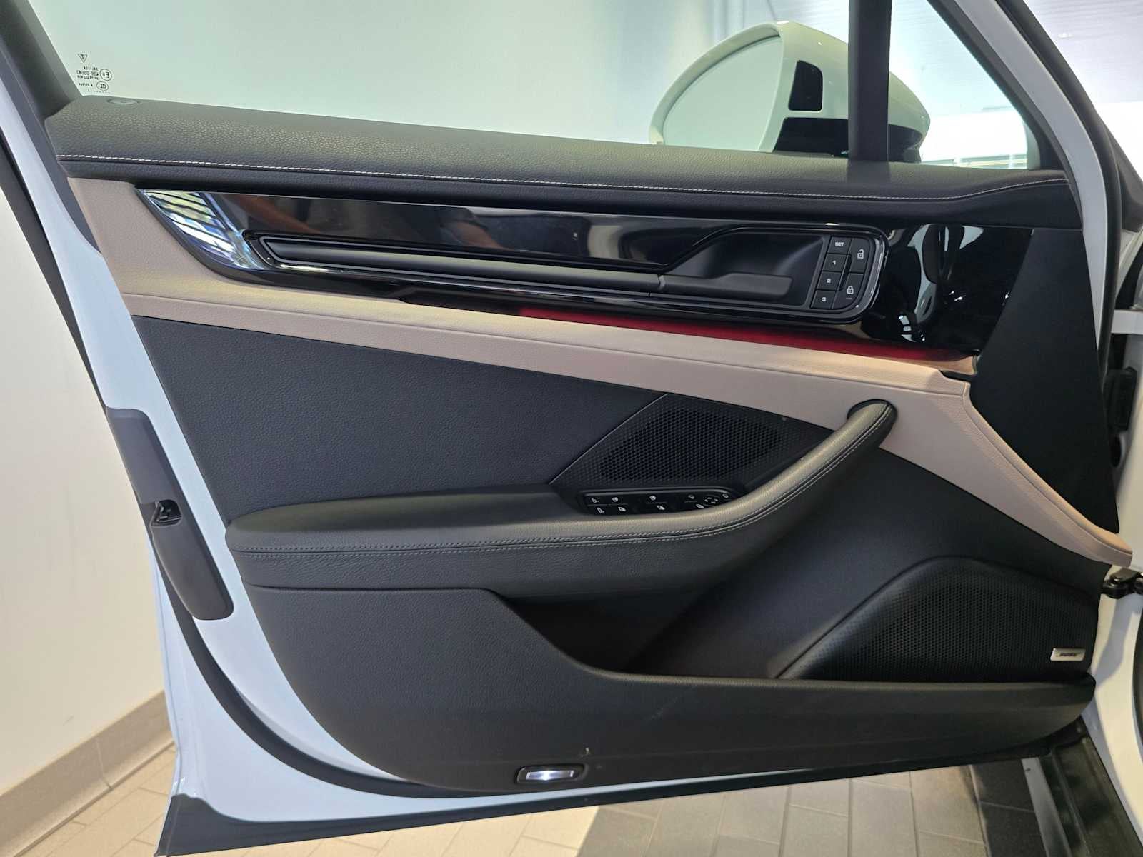 2024 Porsche Panamera 4