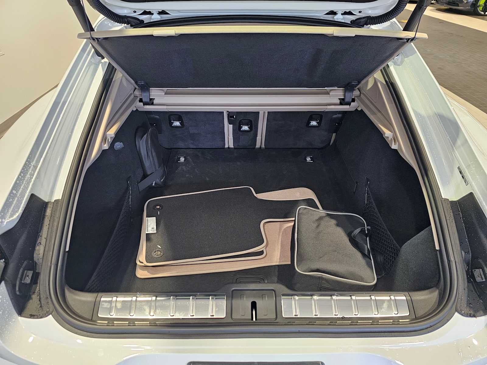 2025 Porsche Panamera 4