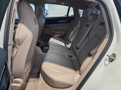 2025 Porsche Panamera 4