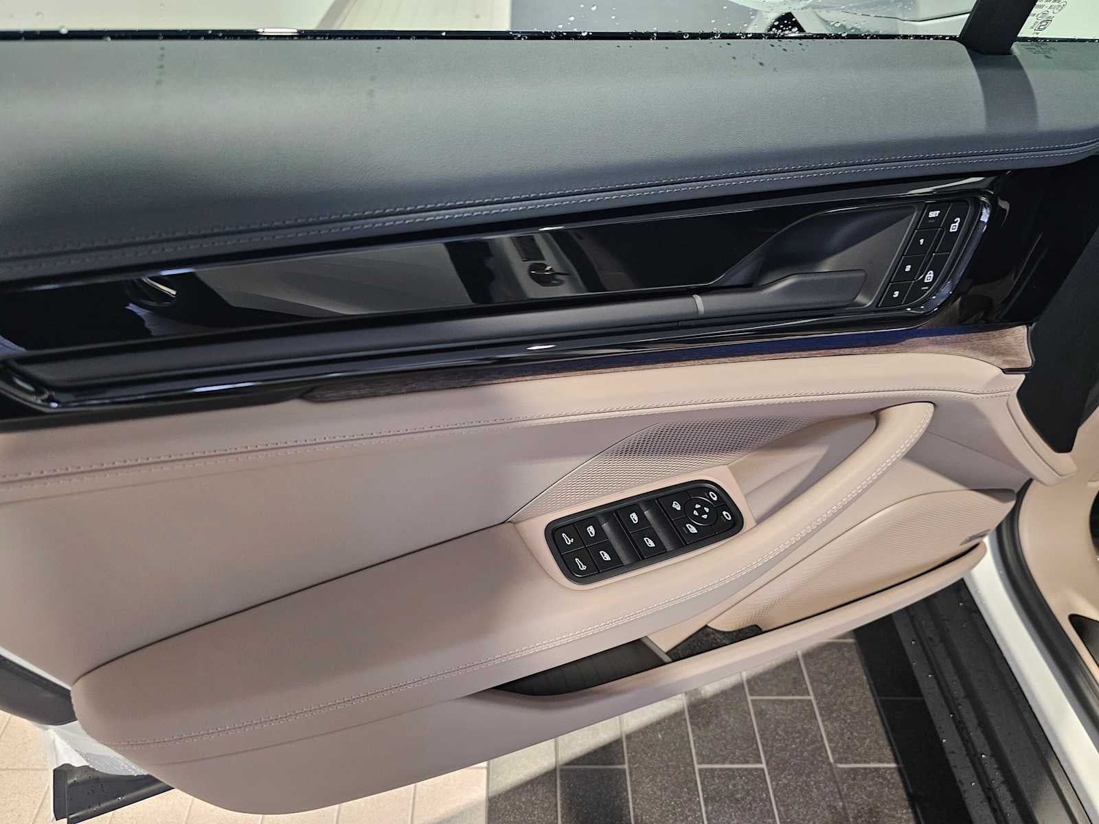 2025 Porsche Panamera 4