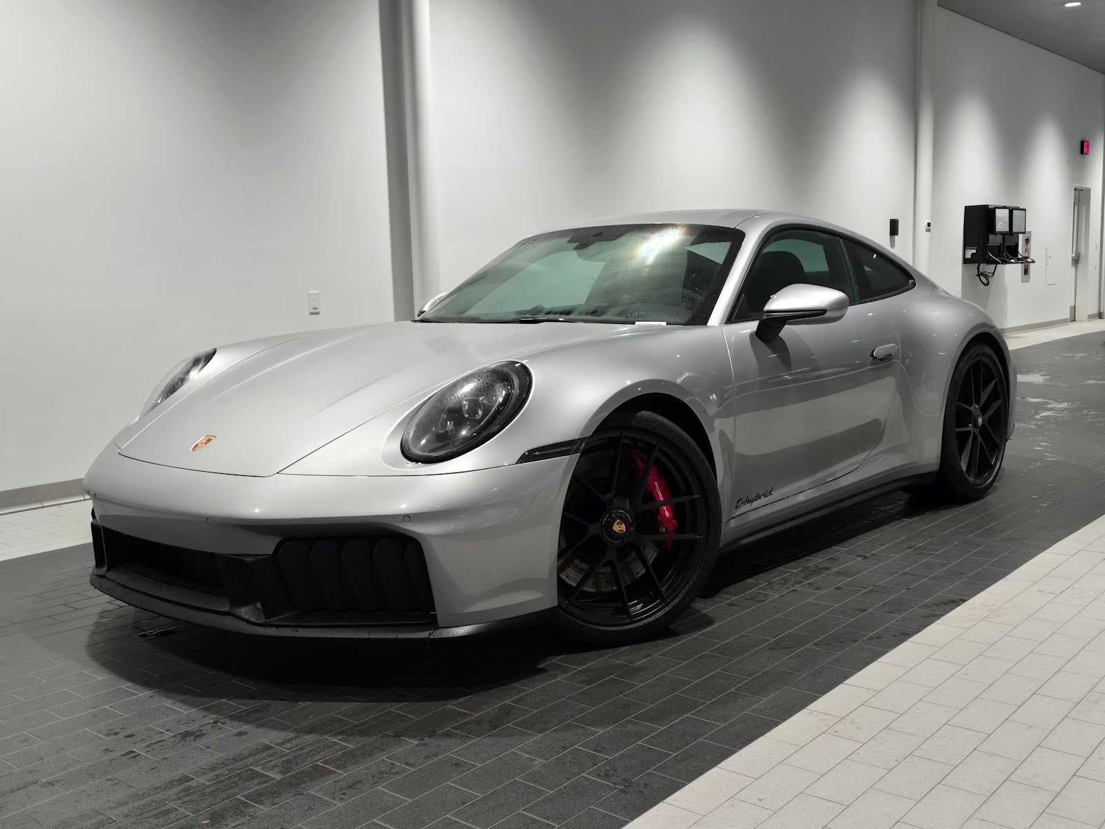 2025 Porsche 911 Carrera 4 GTS