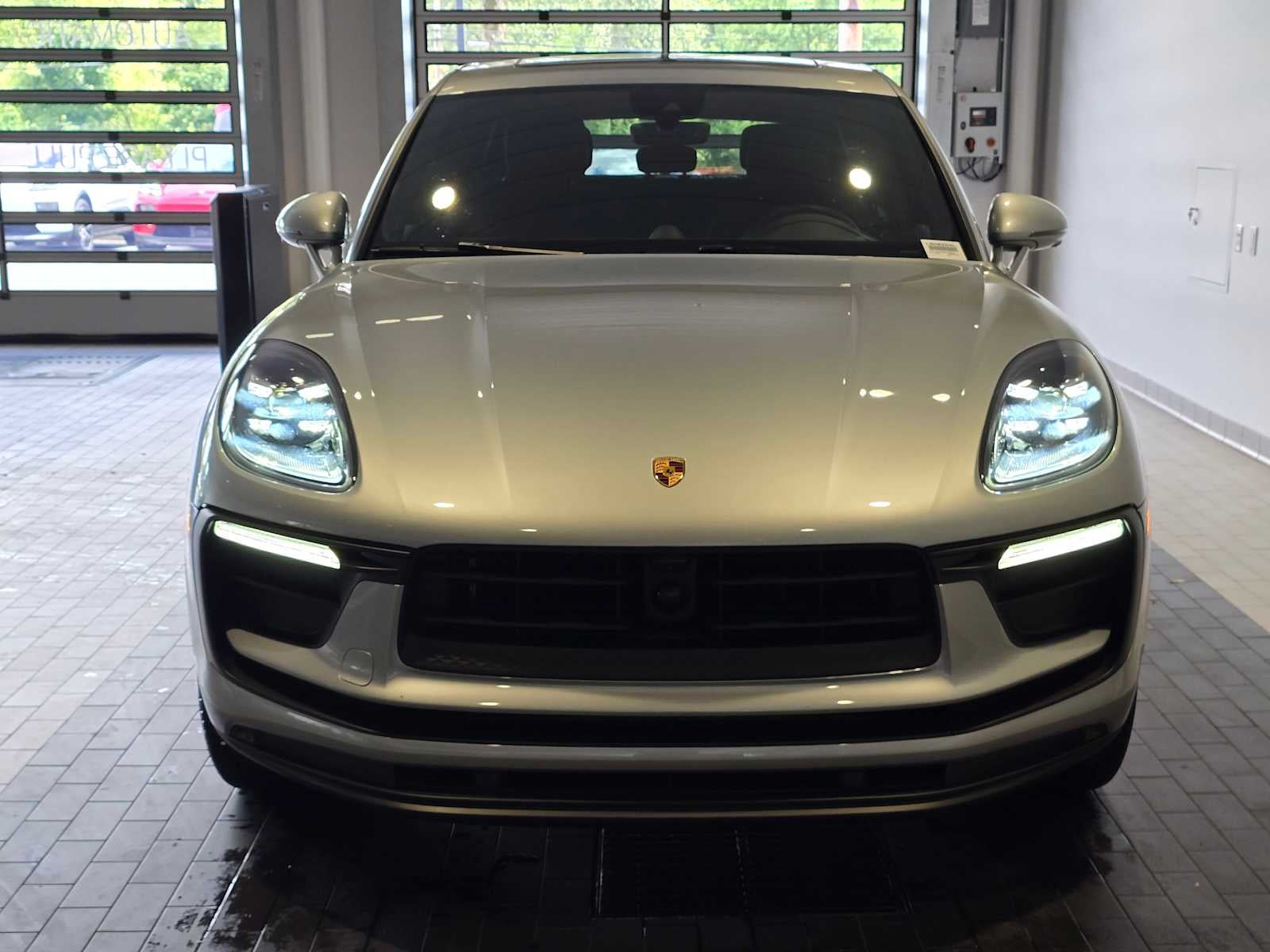 2025 Porsche Macan Base