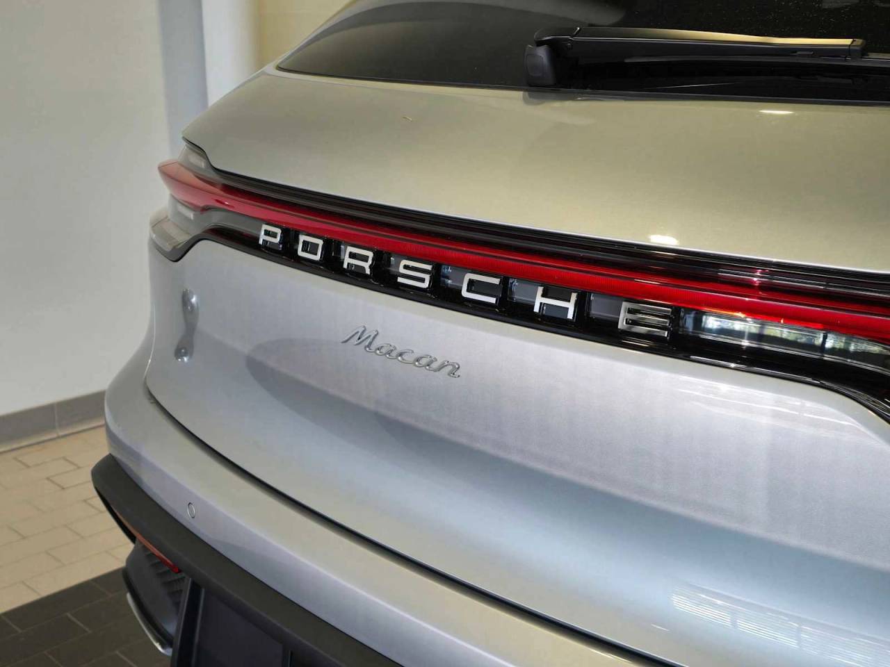2025 Porsche Macan Base