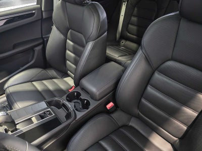 2025 Porsche Macan T