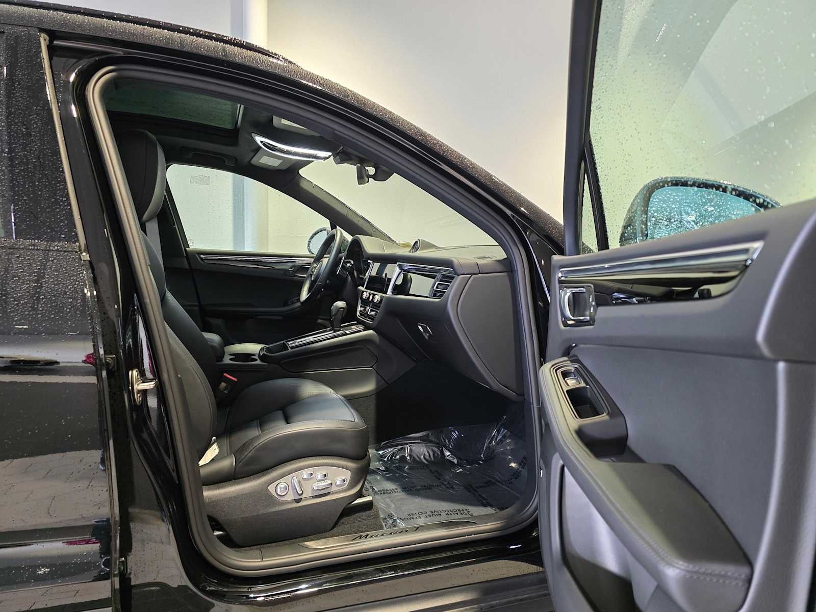 2025 Porsche Macan T