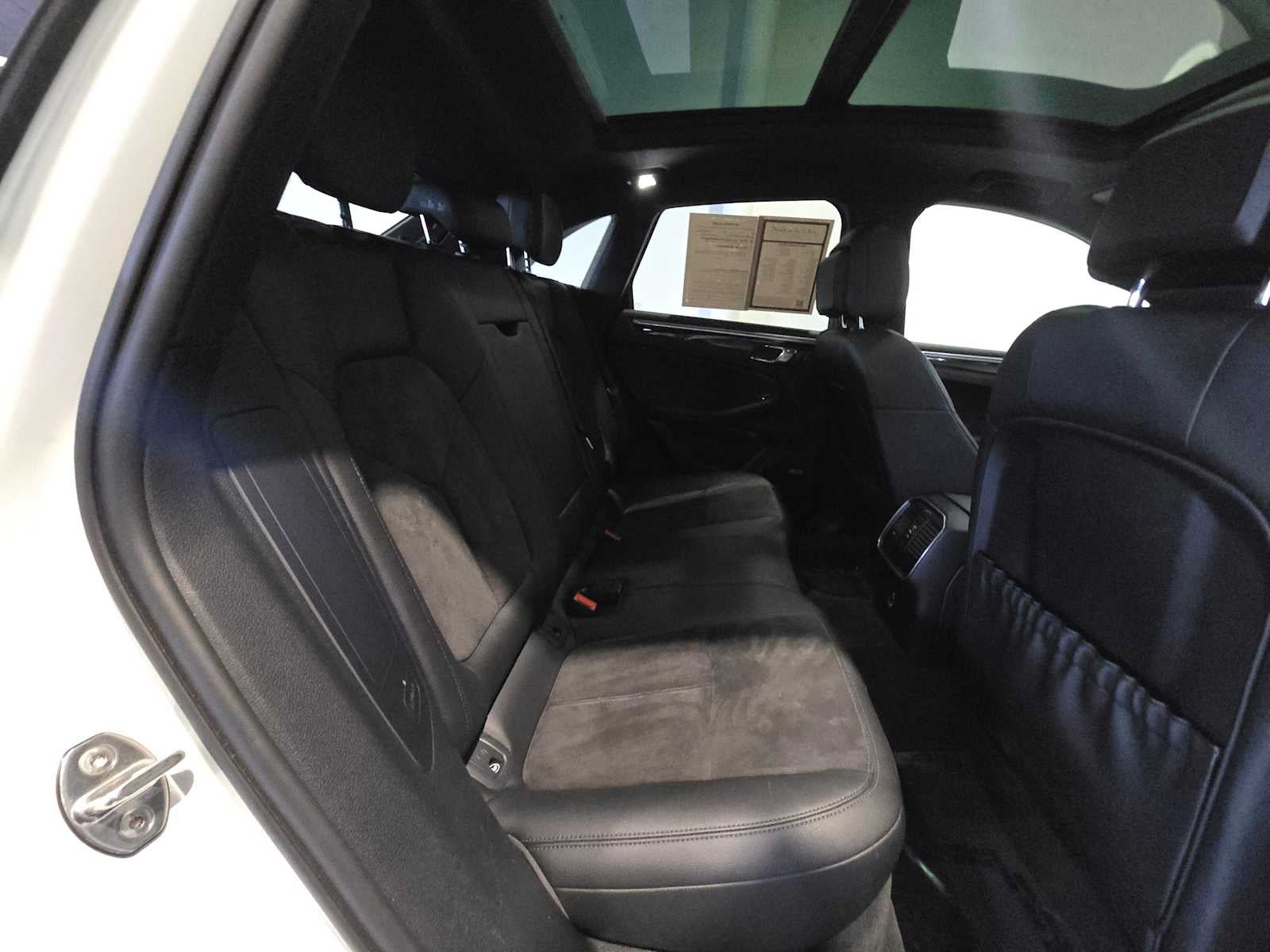 2021 Porsche Macan Base