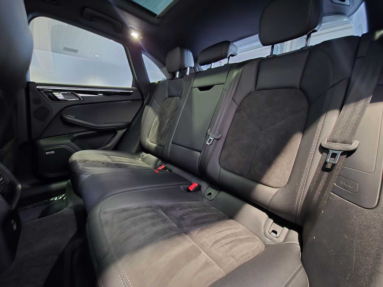 2021 Porsche Macan Base