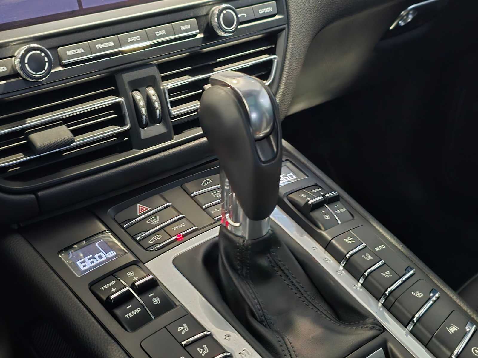 2021 Porsche Macan Base
