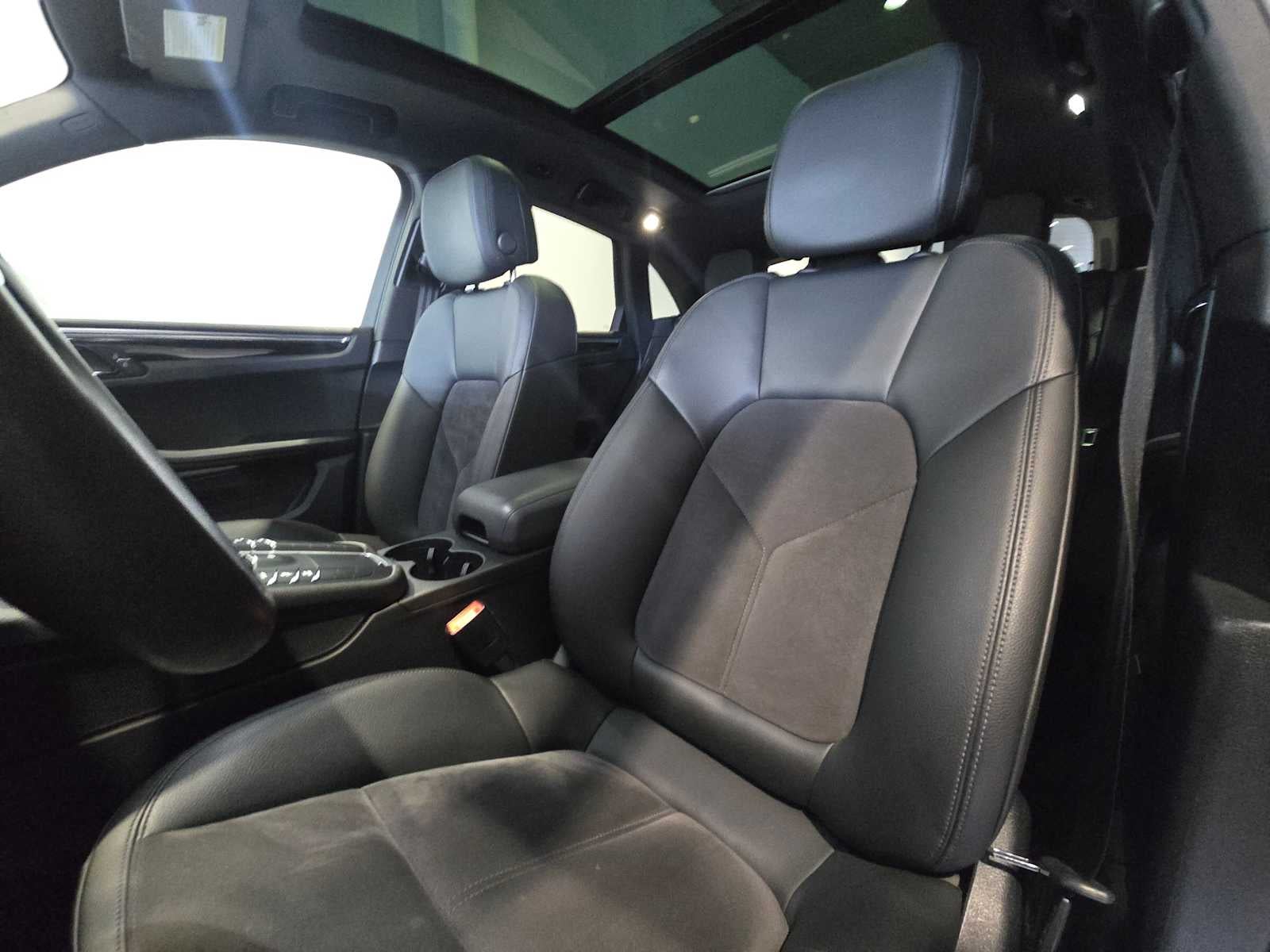 2021 Porsche Macan Base