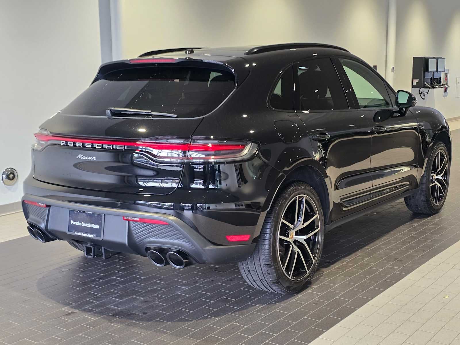 2025 Porsche Macan Base