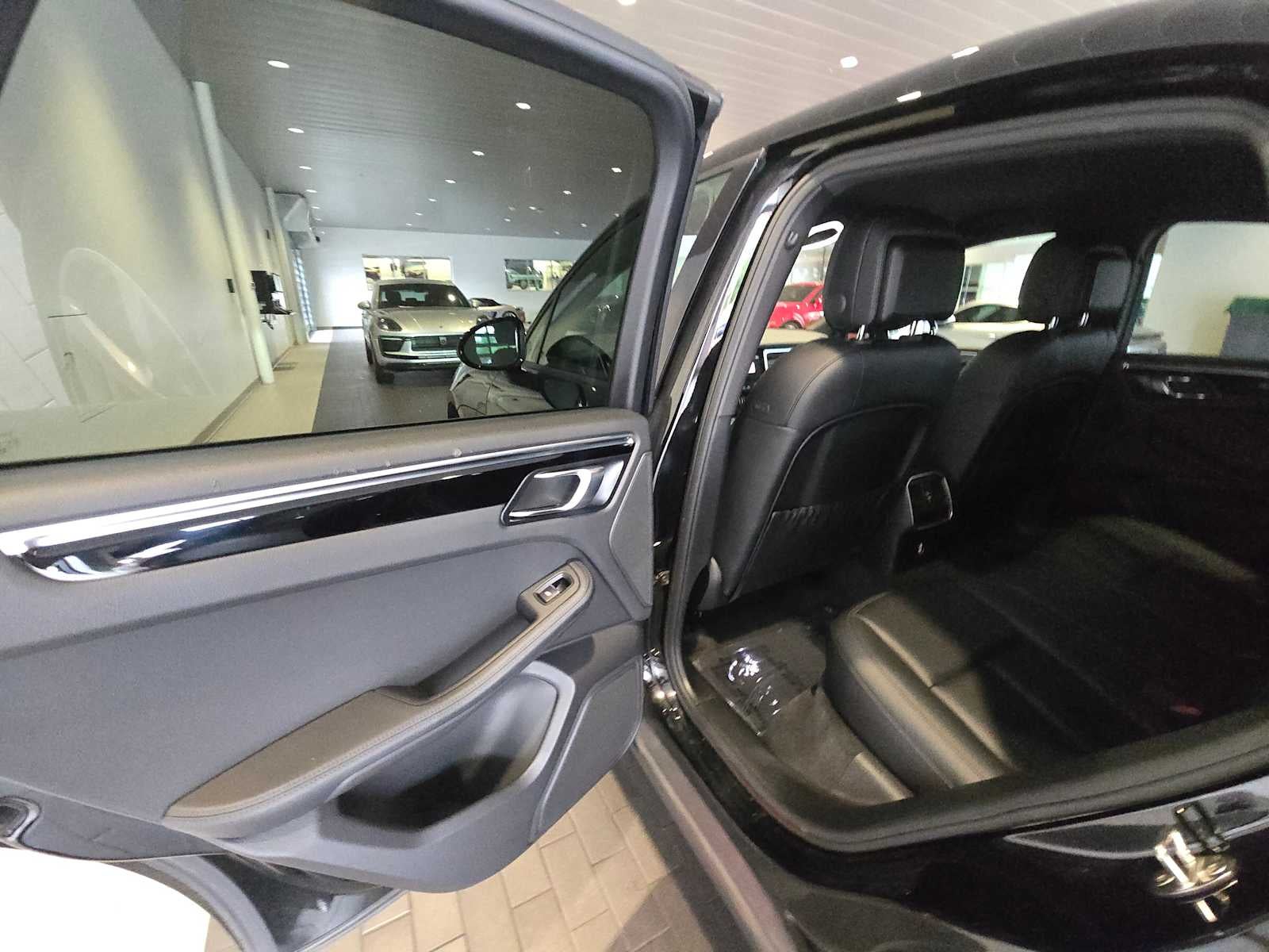 2020 Porsche Macan Macan