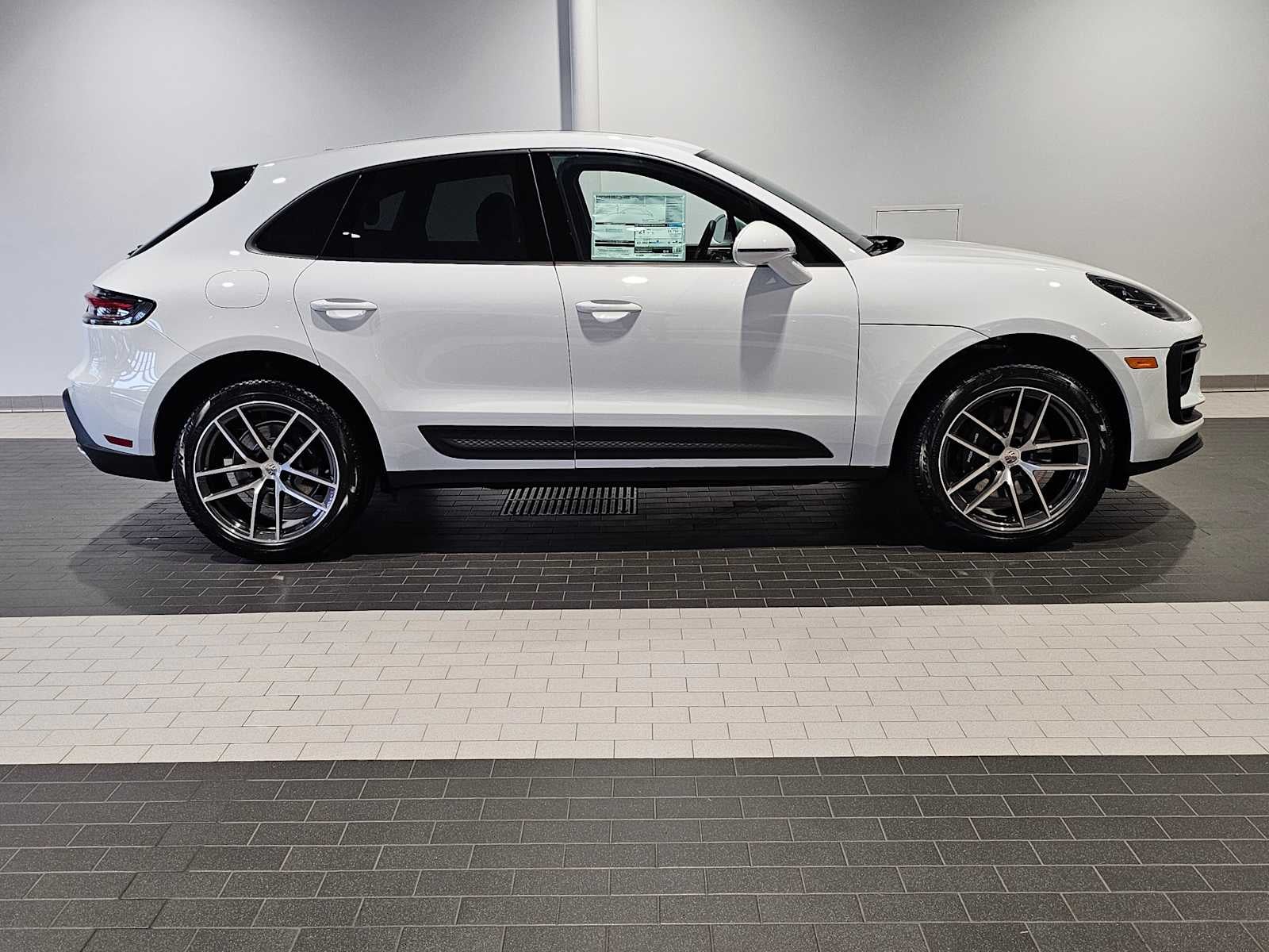 2025 Porsche Macan Base