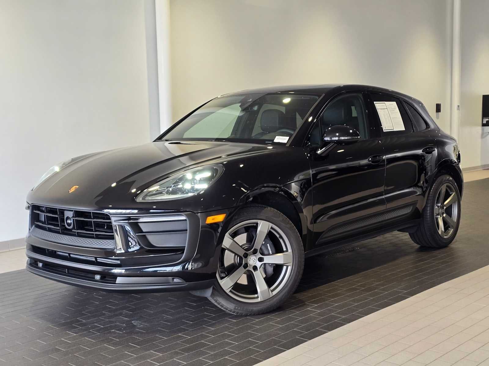 2025 Porsche Macan Base