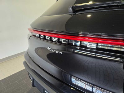 2025 Porsche Macan Base