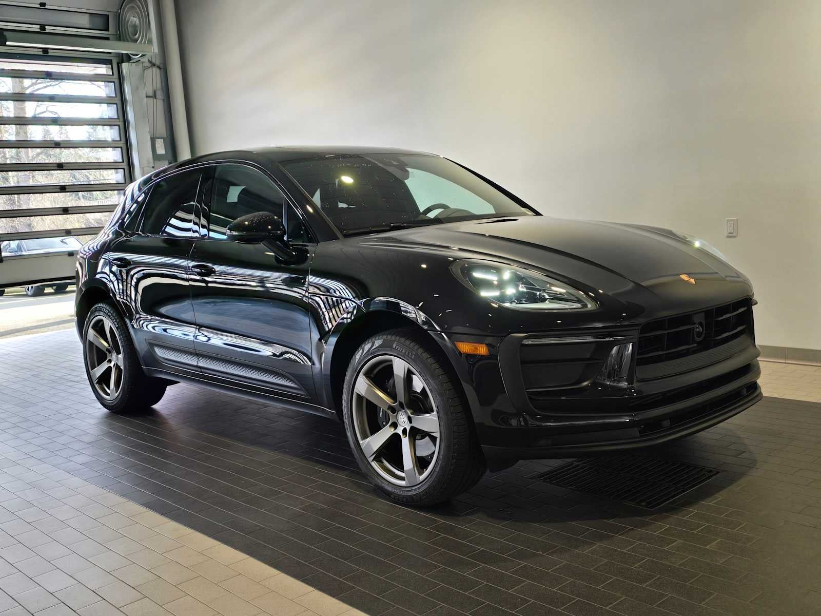 2025 Porsche Macan Base