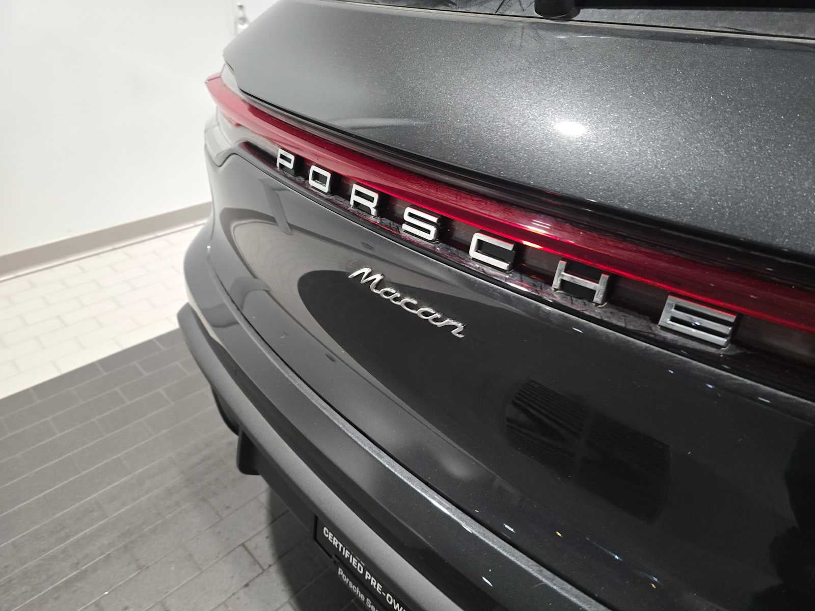 2025 Porsche Macan Base