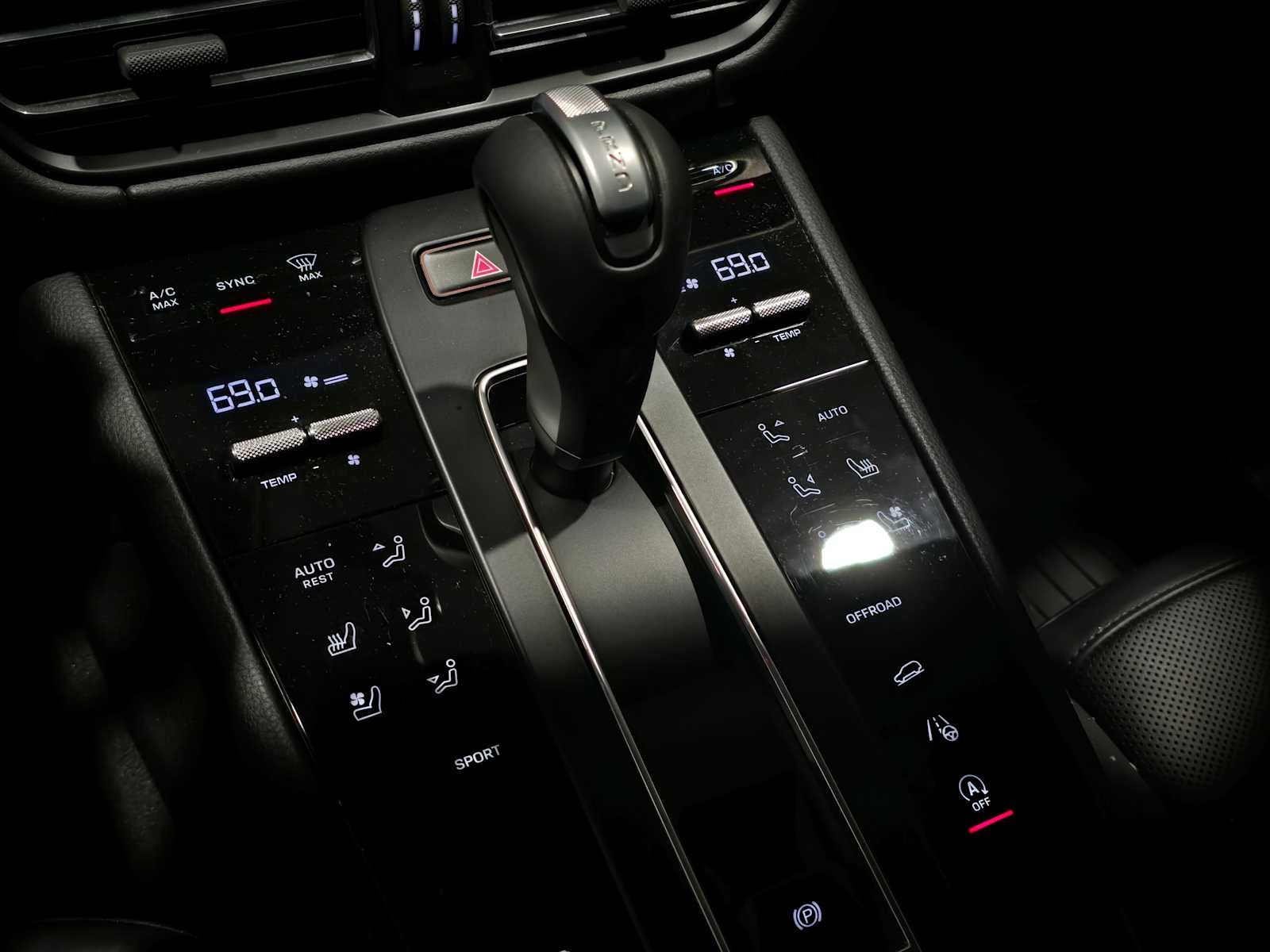 2025 Porsche Macan Base