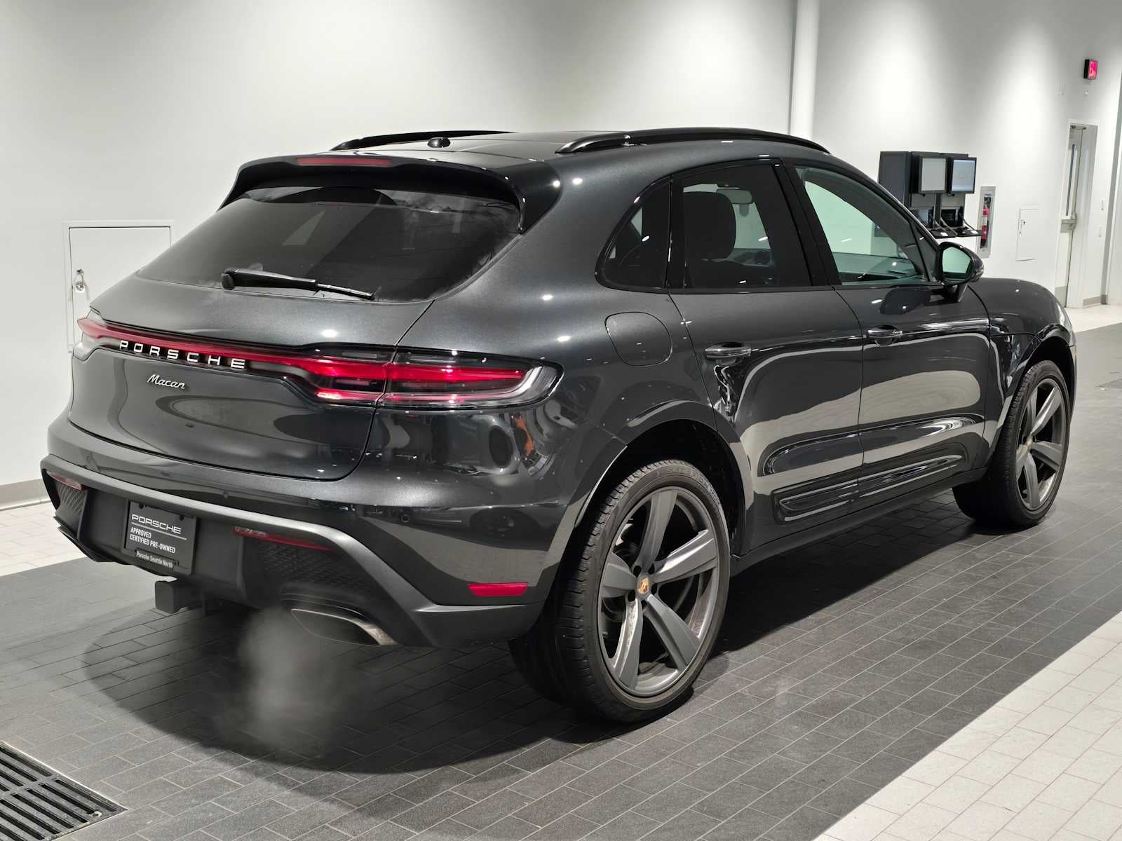 2025 Porsche Macan Base