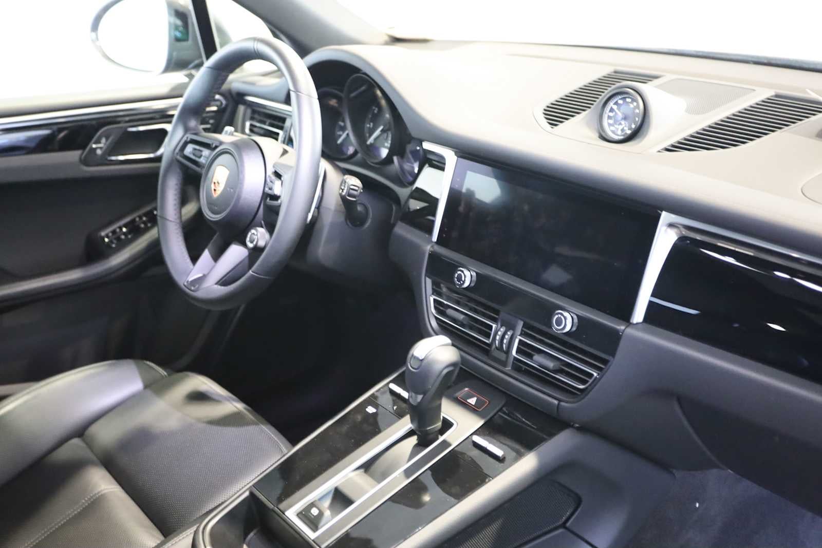 2025 Porsche Macan Macan T