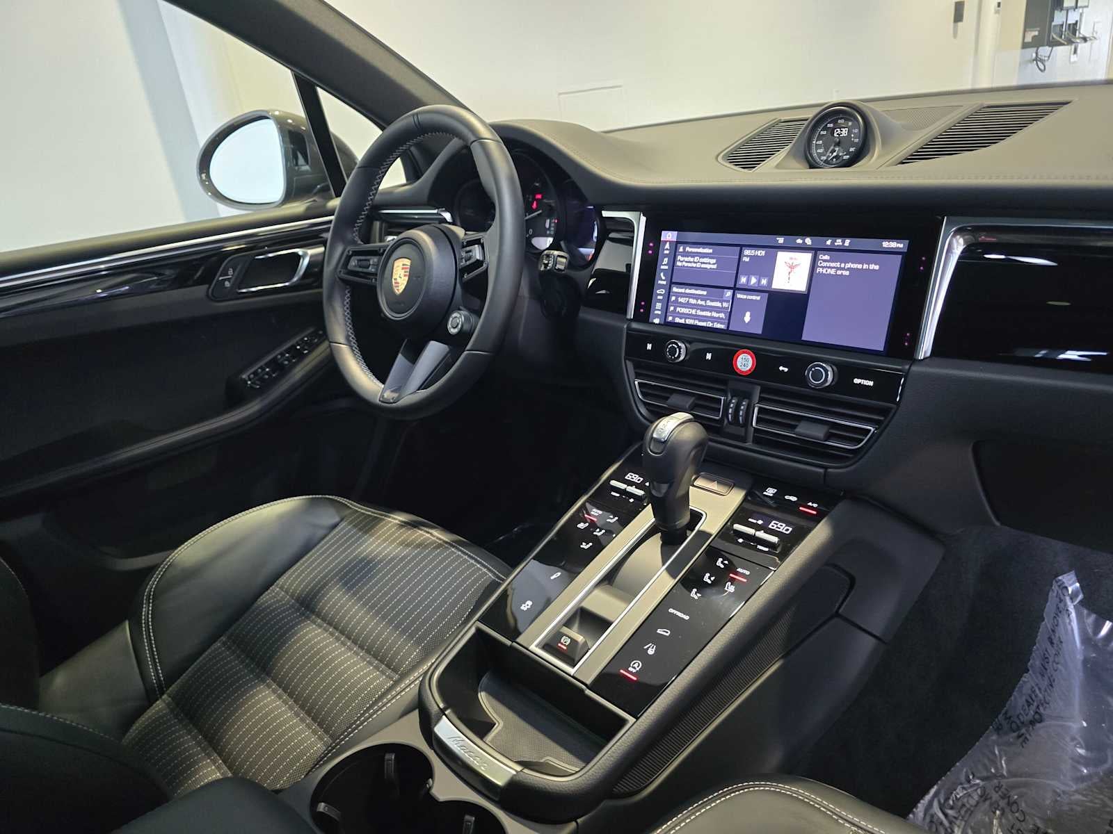 2025 Porsche Macan T
