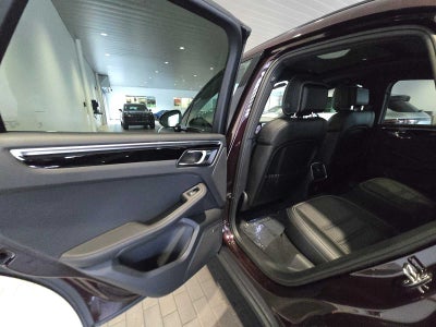 2025 Porsche Macan T