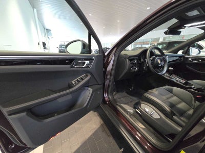 2025 Porsche Macan T